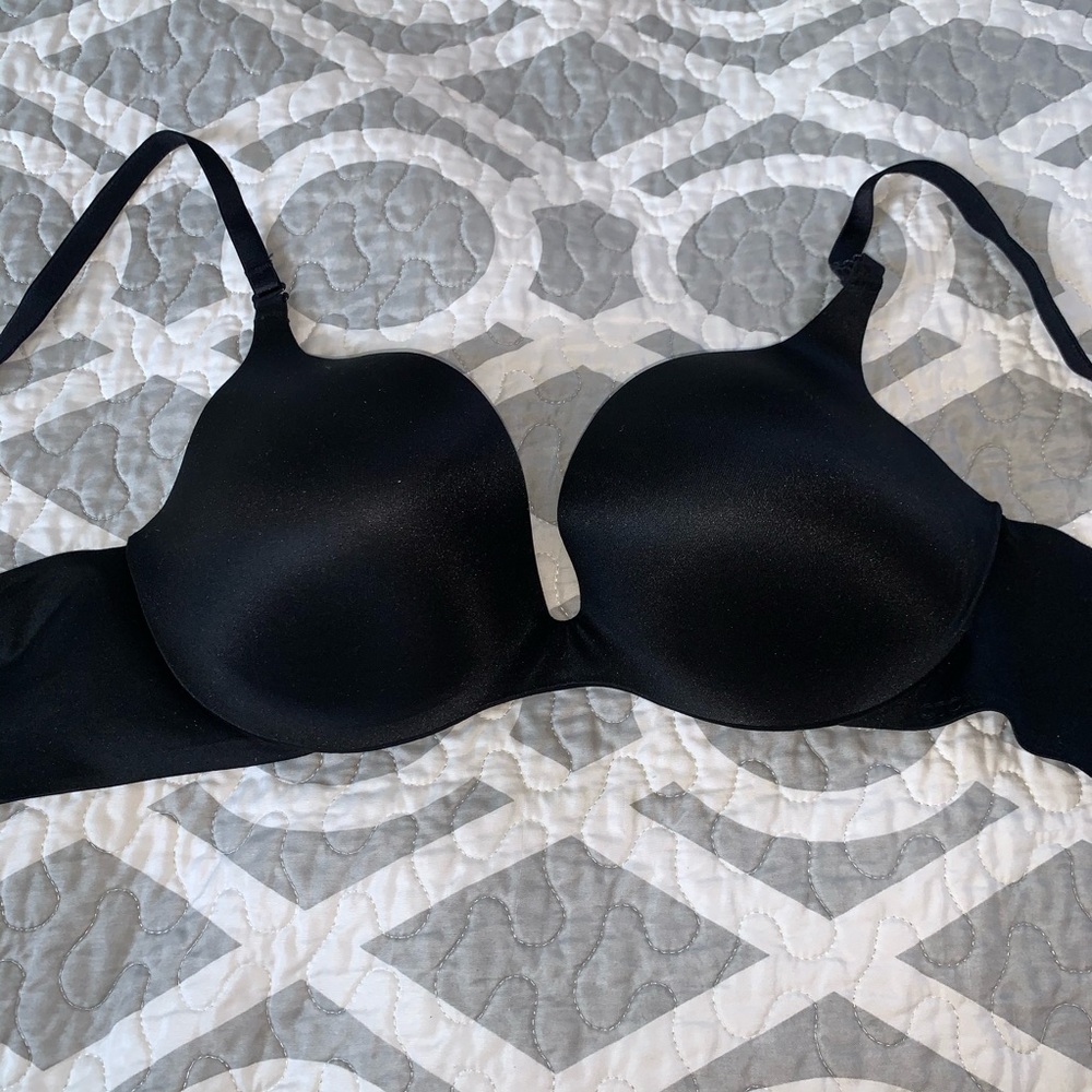 VICTORIA’S SECRET Black Push-Up Bra. 38C